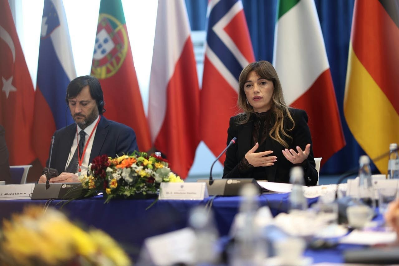 Haxhiu pret delegacionin e NATO-s: Në fokus siguria rajonale, integrimi euroatlantik dhe bashkëpunimi parlamentar