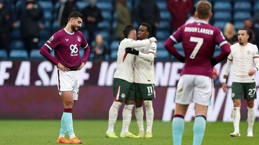 Kriza thellohet te Burnley: Shkarkohet trajneri Nicky Hayen pas disfatës së rëndë dhe dëmtimit të Armando Brojës