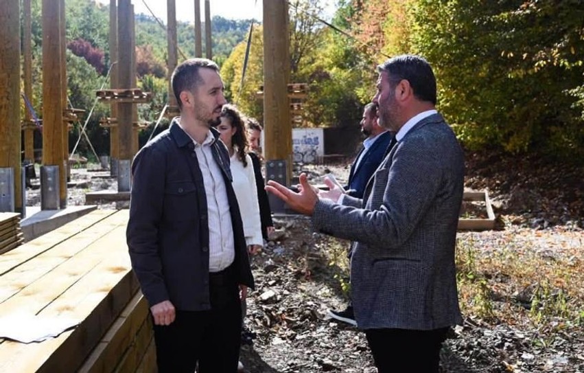 Zhvillimi rajonal në fokus: Zëvendësministri Ali Dula inspekton projektet e mëdha në Kamenicë