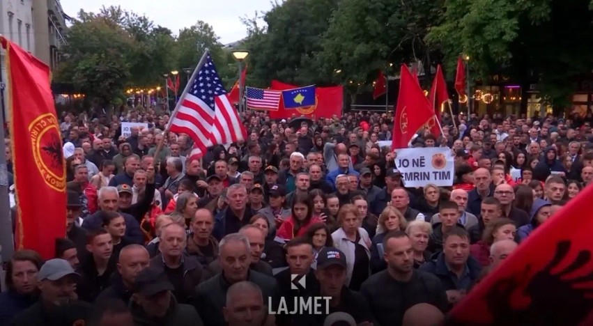 Valë protestash në mbarë vendin, Prishtina përgatitet për natën e njëmbëdhjetë kundër vendimit të Gjykatës Speciale