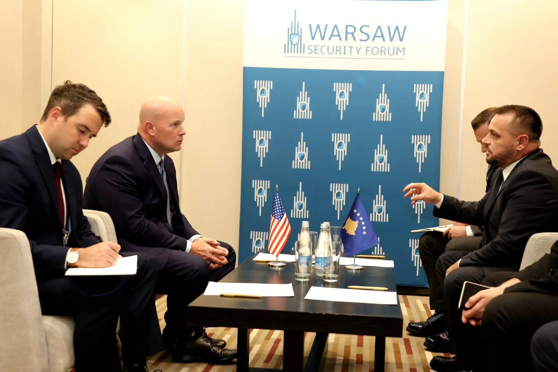 Maqedonci dhe ambasadori amerikan Whitaker fokusohen te integrimi i Kosovës në NATO dhe bashkëpunimi ushtarak