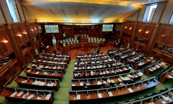 Kërkesë urgjente nga LVV: Kuvendi i Kosovës drejt një seance të jashtëzakonshme nesër në mëngjes