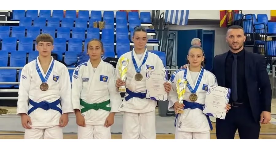 Vinjeta e suksesit në Greqi: Xhudistët e rinj të Kosovës rrëmbejnë dy medalje të arta dhe një të bronztë në Ballkanik