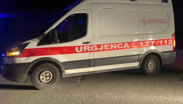 Tragjedi në Has: 46-vjeçari nga Kosova humb jetën pas përmbysjes së mjetit, plagoset vëllai i tij