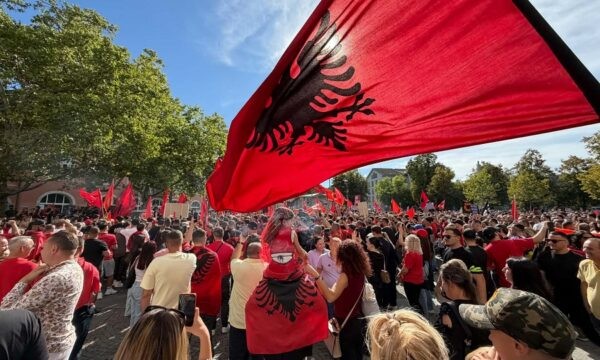 Diaspora bashkohet në Evropë: Sot mbahen protesta në Gjermani, Zvicër dhe Suedi në mbështetje të ish-krerëve të UÇK-së