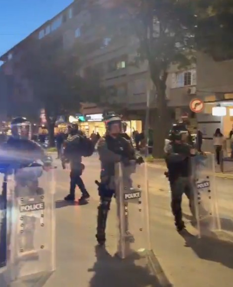 Masat e rrepta të sigurisë në Prishtinë: 20 policë të lënduar gjatë protestës së mbrëmshme