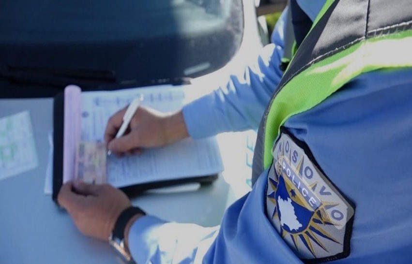 Ferizaj: Policia ndëshkon mbi 300 drejtues mjetesh për përdorim të telefonit në timon gjatë muajit shtator