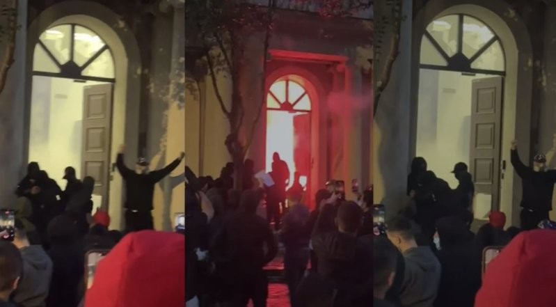 Përshkallëzim i protestës në kryeqytet: Demonstruesit futen në Kryesinë e Kuvendit dhe i vënë flakën