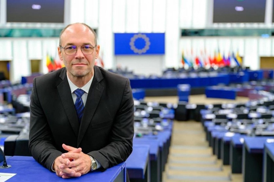 Blerja e armëve ofensive nga Serbia alarmon Brukselin, eurodeputeti kroat jep alarmin