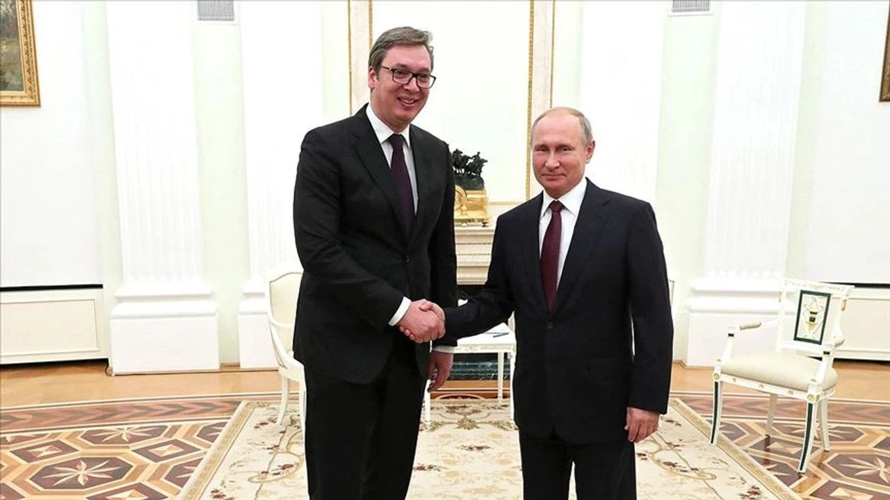Bisedë telefonike me Putinin: Aleksandar Vuçiq njofton se do të japë dorëheqjen nga kreu i shtetit serb
