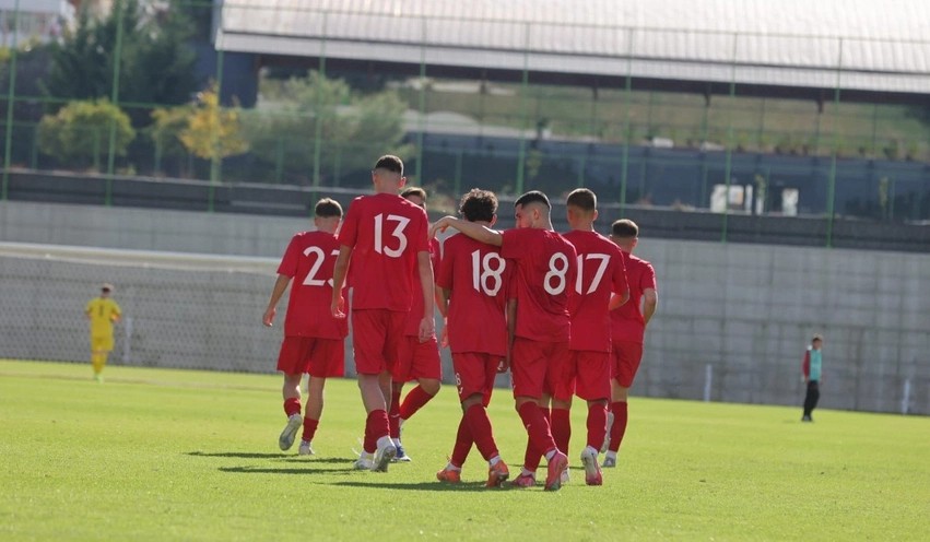 Partizani U-19 shkëlqen në Europë: Skuadra e kuqe mposht Valletta-s dhe kalon në raundin e dytë