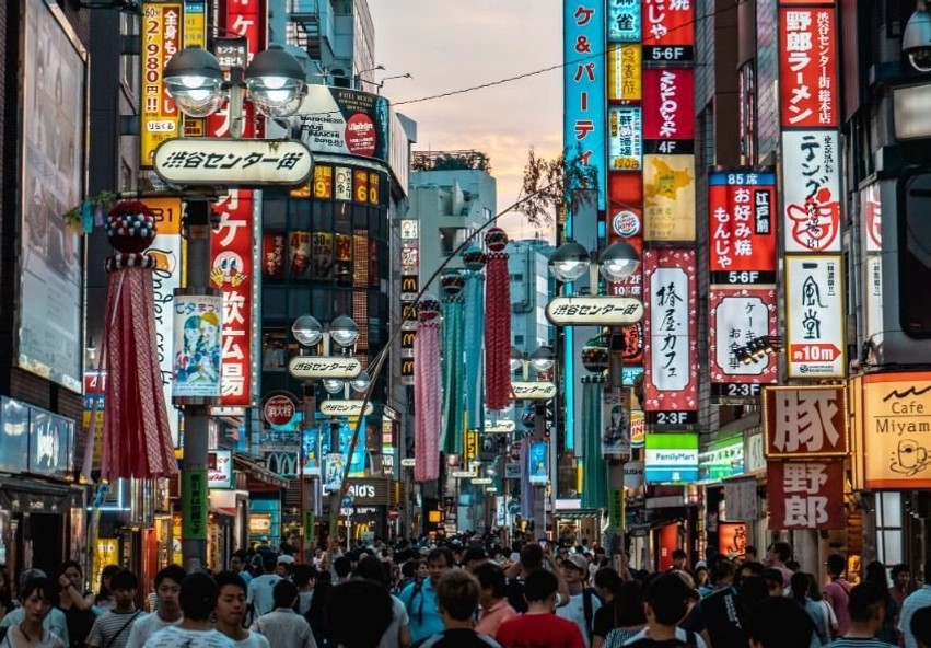 Vapa historike përfshin Japoninë: Tokio dhe Osaka regjistrojnë mbi 30 gradë Celsius në fund të tetorit