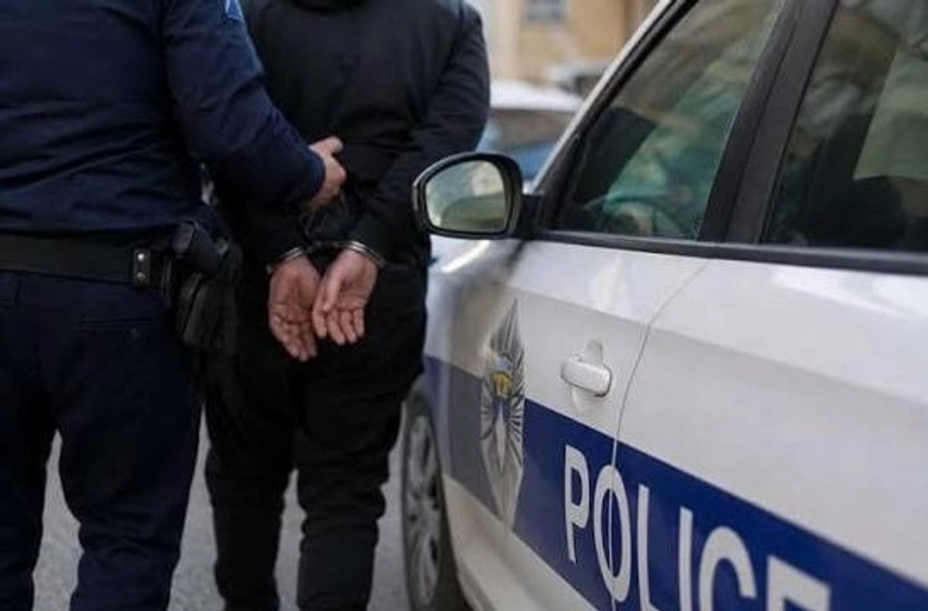 Kaçanik: Policia sekuestron armë gjuetie pa leje gjatë hetimeve për vjedhje, i dyshuari lirohet në rrugë të rregullt