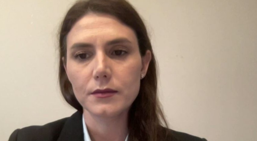 Thirrje për dialog nga qeveria: Bora Muzhaqi kërkon ndalimin e dhunës dhe thekson mungesën e një platforme konkrete nga studentët