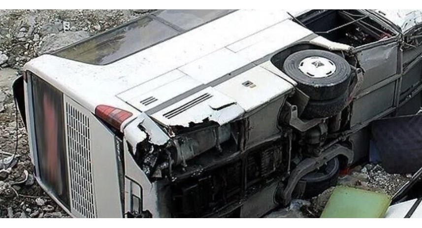 Tragjedi në Egjipt: 12 jetë të humbura dhe dhjetëra të plagosur nga përplasja e tmerrshme mes një autobusi dhe një kamioni