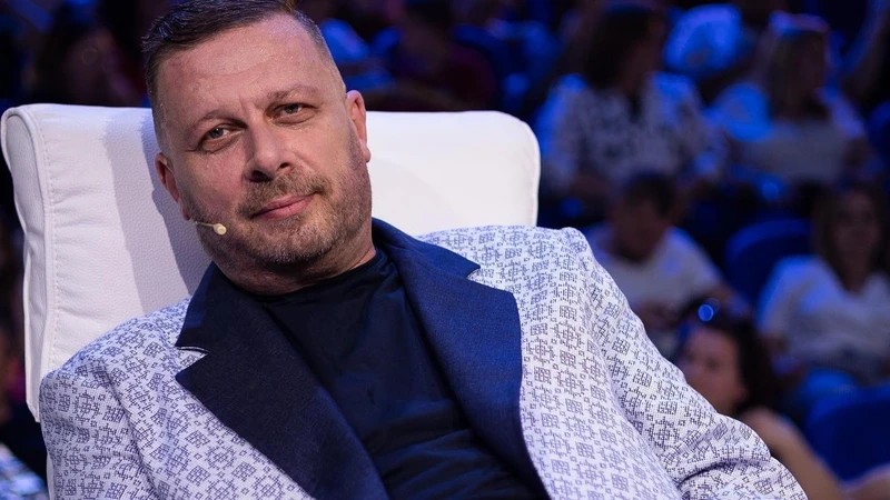 Skandali me videot intime në rrjet, Policia e Tiranës thërret në pyetje kompozitorin Adrian Hila