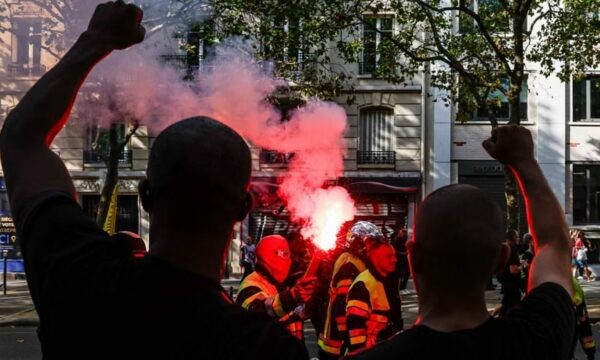 Valë pakënaqësie dhe përplasjesh në Francë: Mijëra qytetarë, studentë e zjarrfikës zbarkojnë në sheshe