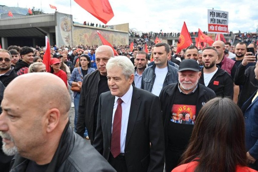 Ahmeti pas protestës masive në Shkup: Mesazhi i qytetarëve ishte i qartë, drejtësi për çlirimtarët