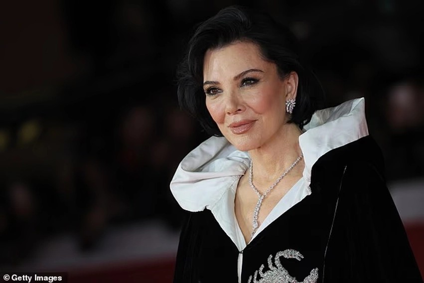 Në moshën 70-vjeçare, Kris Jenner bën bujë në Romë me veshjen historike të Elizabeth Taylor