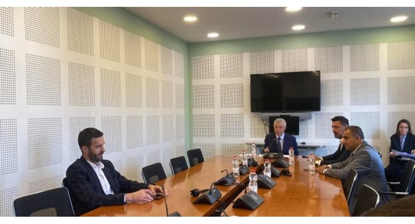 Mungesa e deputetëve pezullon mbledhjen e Komisionit për Komunitete dhe Kthim