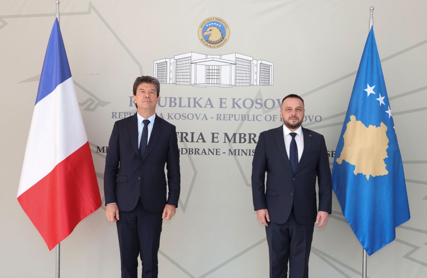 Bashkëpunimi ushtarak në fokus: Ministri Maqedonci pret ambasadorin e ri francez, Jean-François Huchet