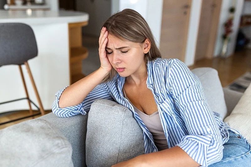 Uji me pak kripë mund të ndihmojë në lehtësimin e dhimbjes nga migrena e shpeshtë