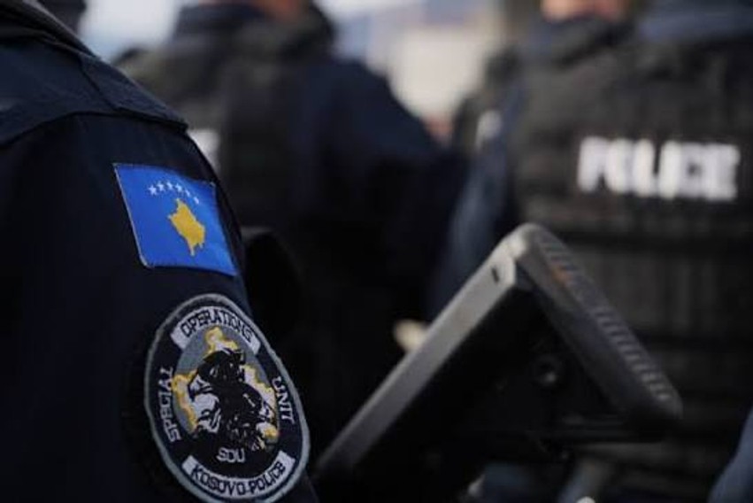 Prishtinë: Policia kap dy persona në dy raste të ndara, sekuestrohen thikë dhe sopatë