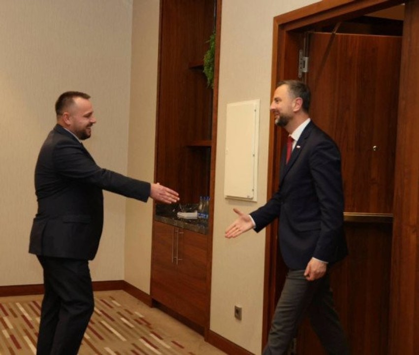 ​Ministri Maqedonci diskuton me homologun polak thellimin e bashkëpunimit në mbrojtje