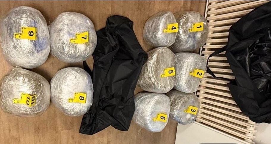 Operacioni “MALI”: Policia godet rrjetin e narkotikëve në Gjilan, kapen mbi 50 kilogramë marihuanë dhe pranga dy të dyshuarve