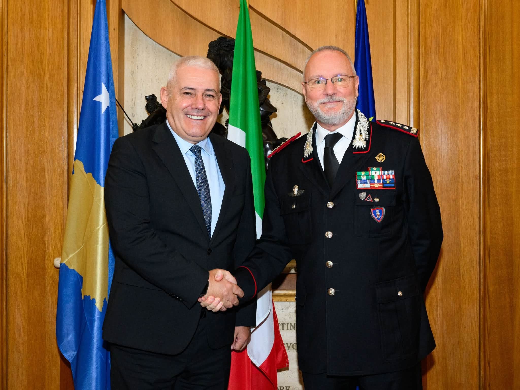 Vizita zyrtare në Romë, Ministri Sveçla diskuton me gjeneralin italian për ngritjen e Xhandarmërisë së Kosovës