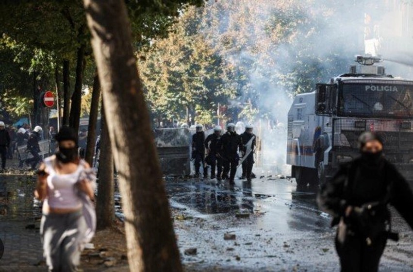 Tensioni i protestave, ECPMF lëshon alarmin: Ndaloni menjëherë dhunën dhe pengimin e gazetarëve