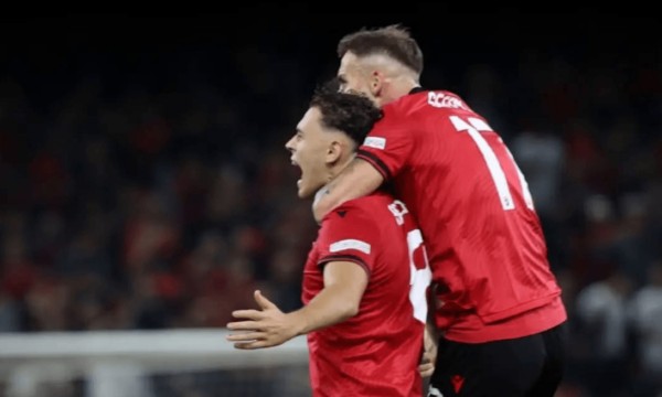 Nisin shitjet e biletave për superdeshjen Shqipëri-Finlandë në “Air Albania”