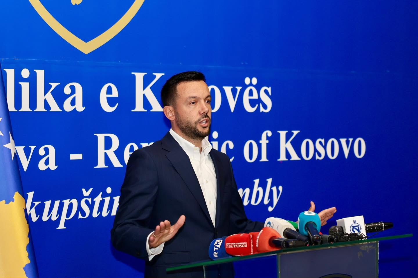 Thirrje drejtuar Gërvallës: Deputeti Tahiri kërkon procedimin e ndryshimeve ligjore për Dhomat e Specializuara