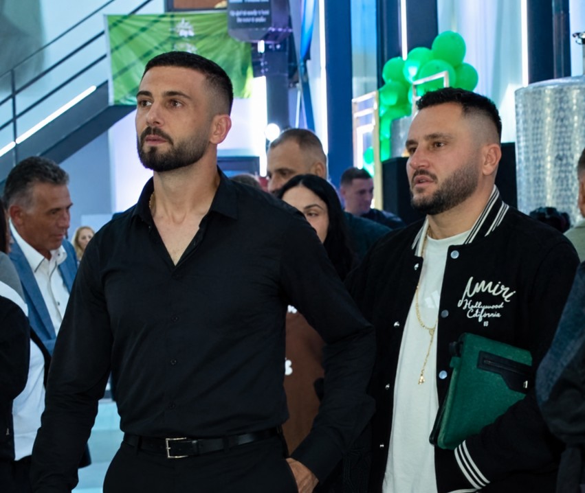 Plagosja e Erjon Vishkullit në protestë: Bes Kallaku jep detajet e reja për gjendjen e mikut të tij