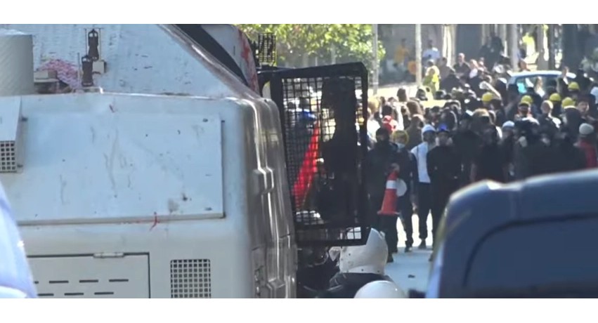 Trazirat në Tiranë: Policia ndërhyn me forca të shtuara dhe shpërndan turmën e protestuesve