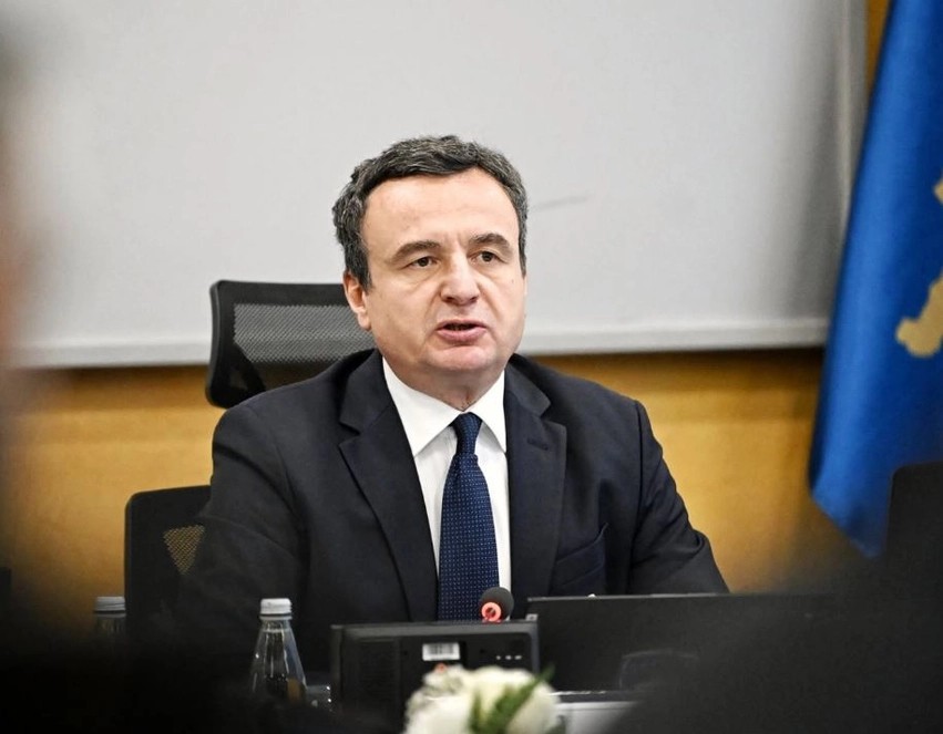 Anatomia e një mashtrimi politik: Pse Albin Kurti nuk është pjesë e protestave në Tiranë