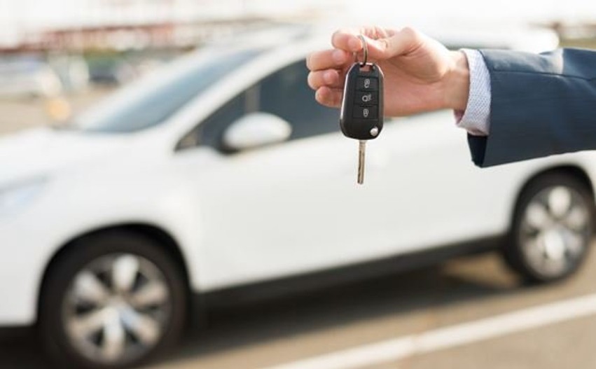 Standardi i jetesës në Shqipëri: 41% e qytetarëve nuk përballojnë dot blerjen e një automjeti