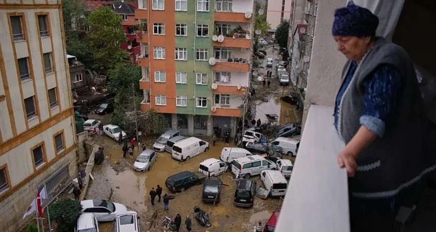 Tragjedia nga moti i keq në Turqi: Bilanci i viktimave rritet në tetë pas reshjeve historike