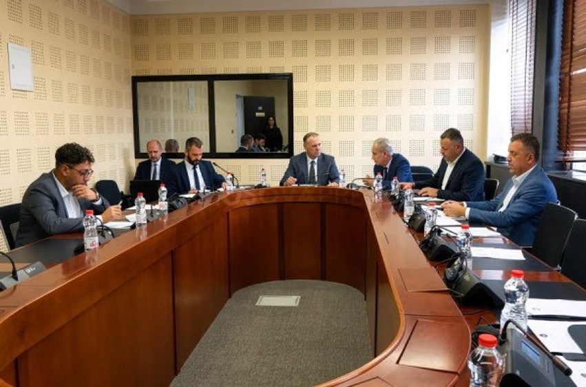 Përplasje në Komisionin për Siguri: Kërkohet raportimi i drejtorit të Policisë për protestën e 5 tetorit