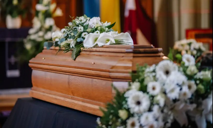 Gabimi i rëndë në SHBA: Vajza hap arkivolin e nënës në funeral dhe përballet me një trup të panjohur