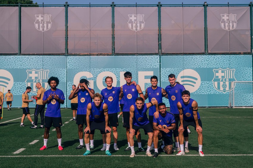 Përplasja e ngjyrave detyron Barcelonën: Skuadra e Flick rikthehet te dizajni portokalli kundër PSG-së