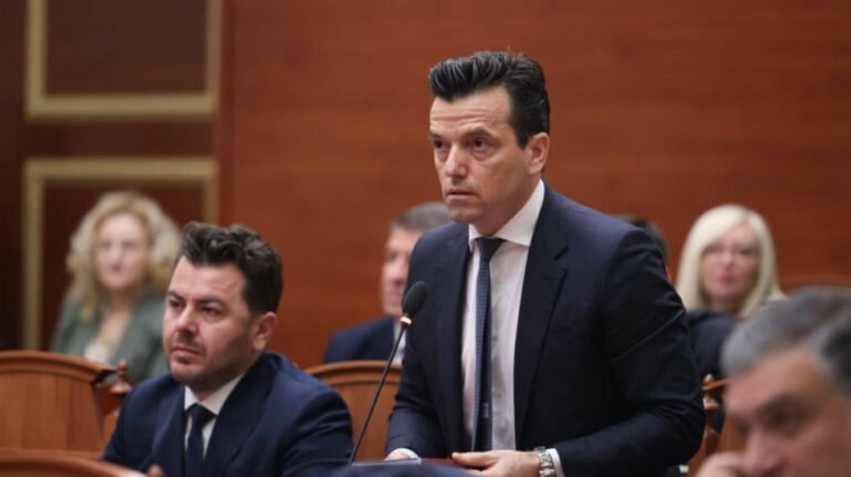 Akuzat e rënda të Agron Shehajt: Balluku ndërtoi vilën në Palasë me paratë e tenderave, radha e Ramës