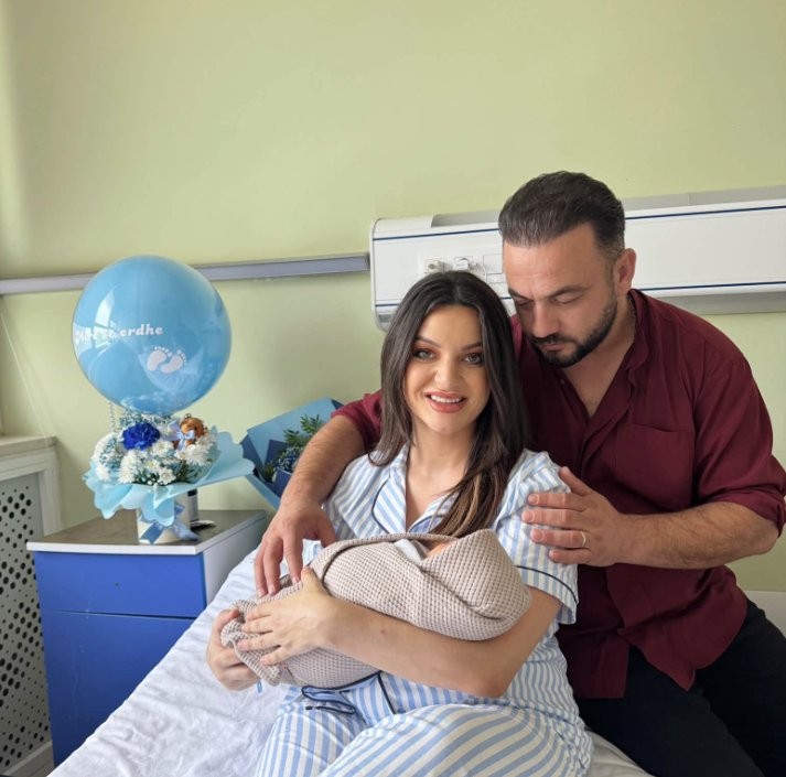 Gëzim në familjen Statovci: Deputetja e Vetëvendosjes bëhet nënë për herë të parë