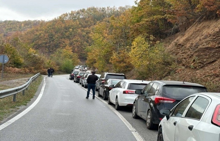 Dyndje në pikat kufitare, qytetarët e Luginës nisen nga Kosova për të votuar