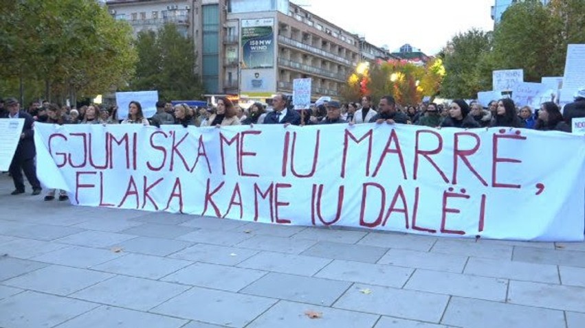 Kërkesa masive për drejtësi: Qindra qytetarë marshojnë në kryeqytet pas vrasjes tragjike të Arlinda Zekajt