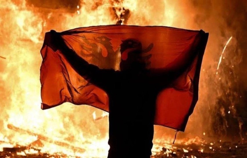 Valë pakënaqësie në Shqipëri: BBC i kushton vëmendje të gjerë protestave dhe përplasjeve të dhunshme në Tiranë