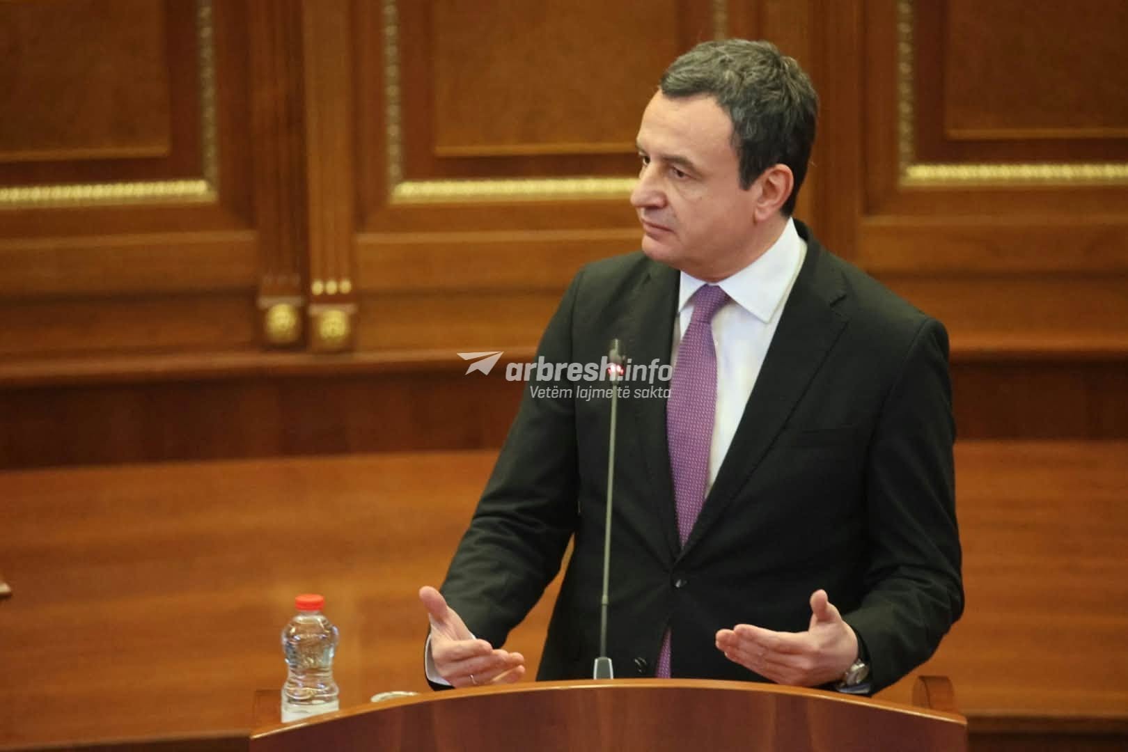 Pagesat për punonjësit serbë pa u paraqitur në punë, Kurti: Po veprojmë konform ligjit për t'i dhënë fund trashëgimisë së kaluar