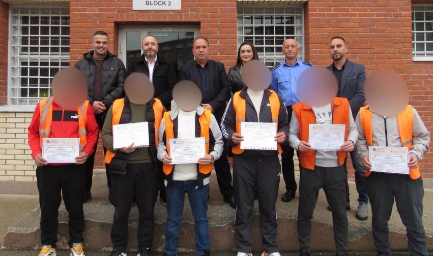 Procesi i resocializimit: 18 të dënuar në Burgun e Sigurisë së Lartë pajisen me certifikata profesionale