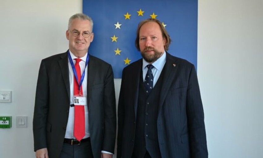Perspektiva evropiane e Kosovës në fokus: Ambasadori Schuebel takon deputetin e lartë gjerman
