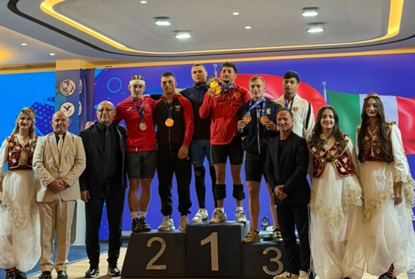 Samoel Rrasa shkëlqen në Durrës: Peshëngritësi shqiptar rrëmben medaljen e parë në Europian